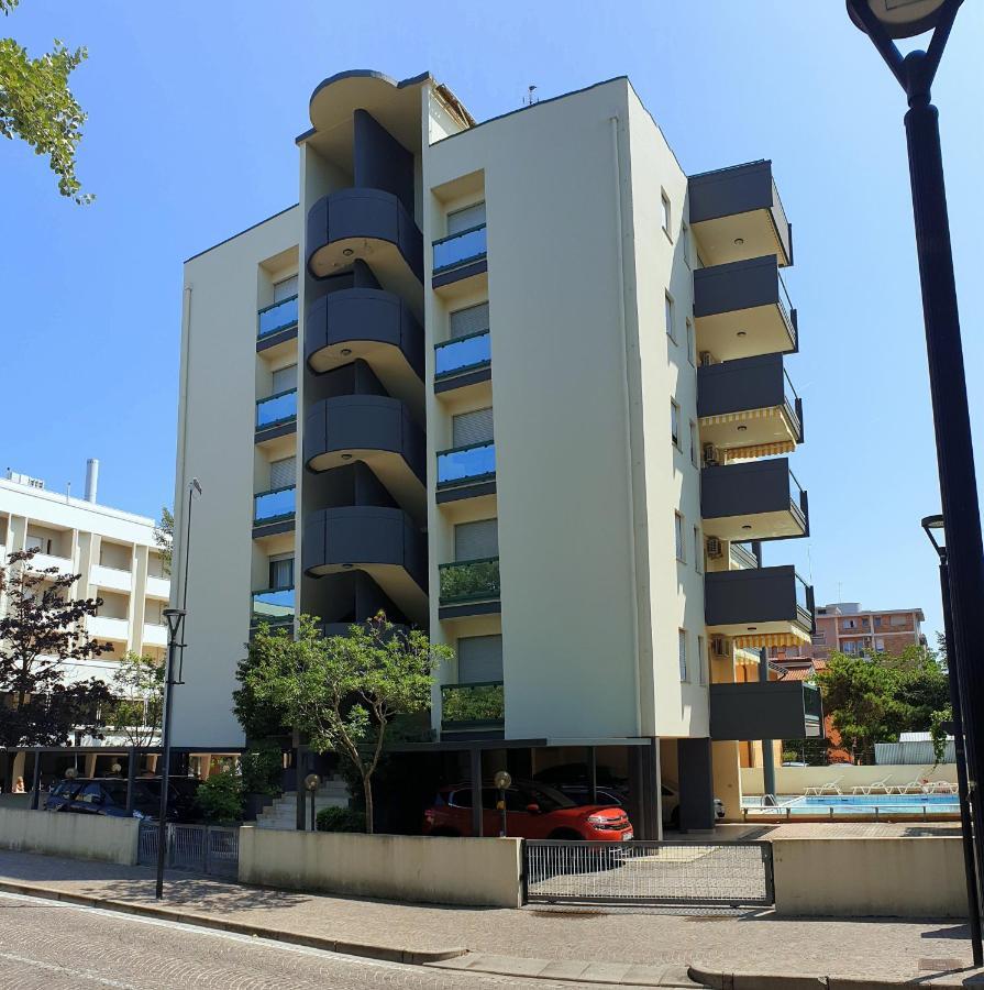 Laura Appartement Bibione Buitenkant foto